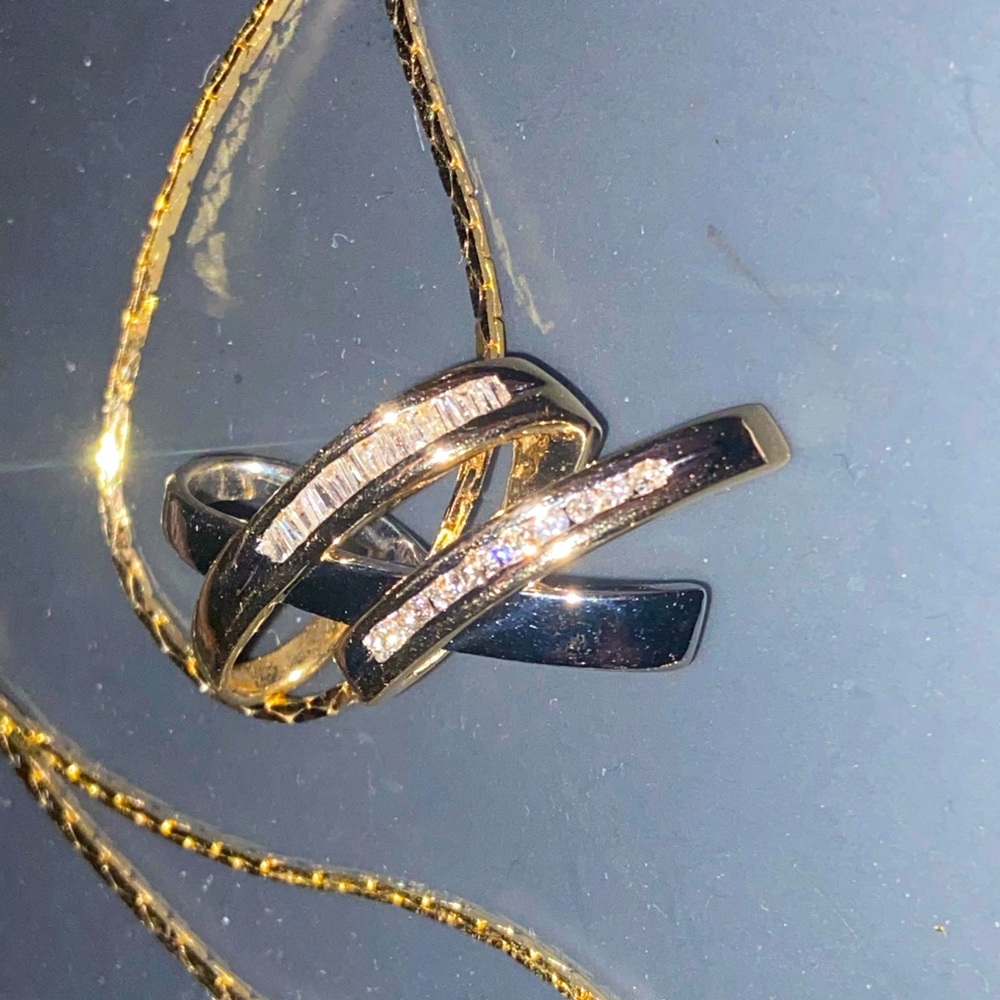 14k Gold/White Gold Pendant with 22Diamonds